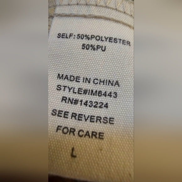 ILLA ILLA Faux Leather Woman's Shorts Cream Large NWOT - Picture 4 of 4